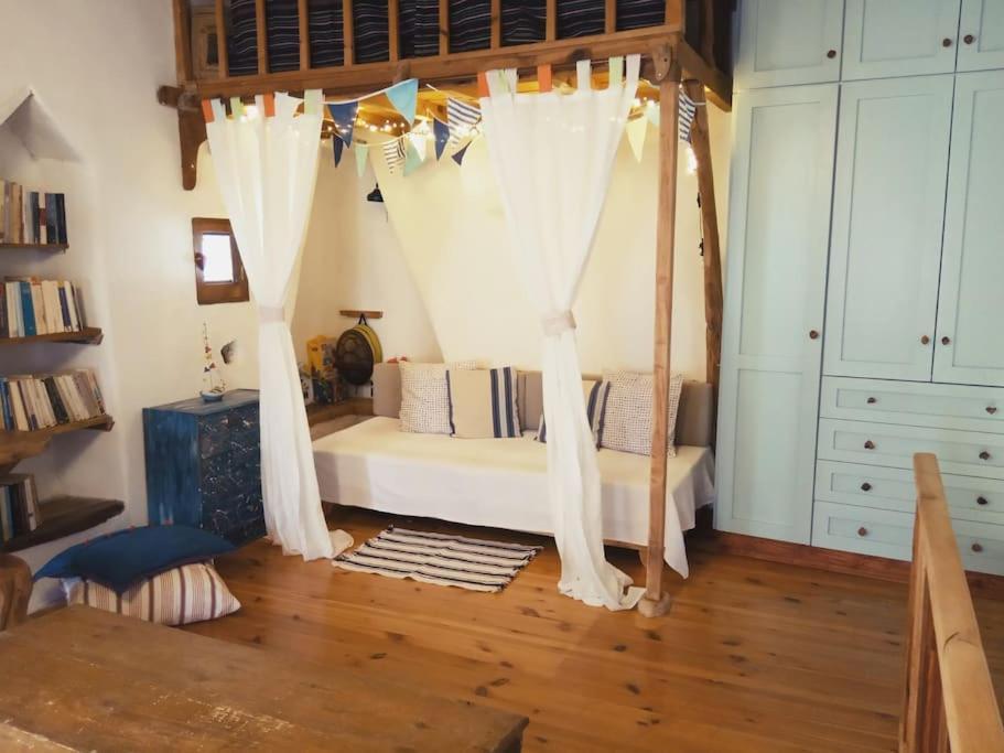 Chaos Wooden Art House. * Parga