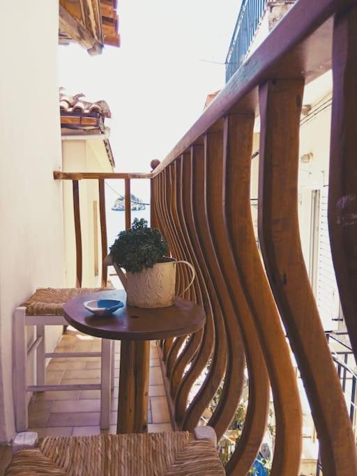 Chaos Wooden Art House. Villa *