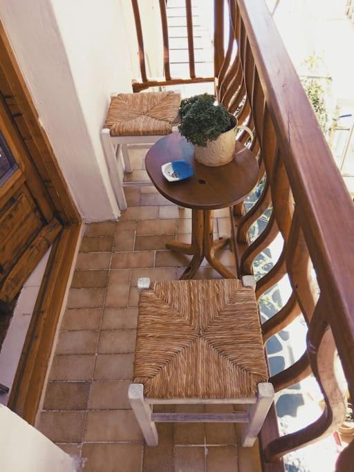 Villa Chaos Woodcraft House *