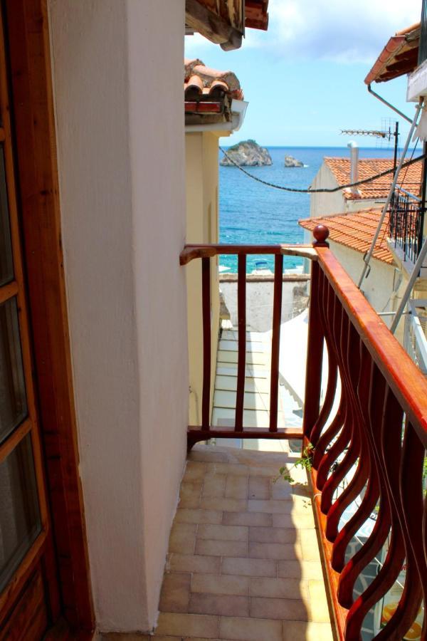 Villa Chaos Wooden Art House.