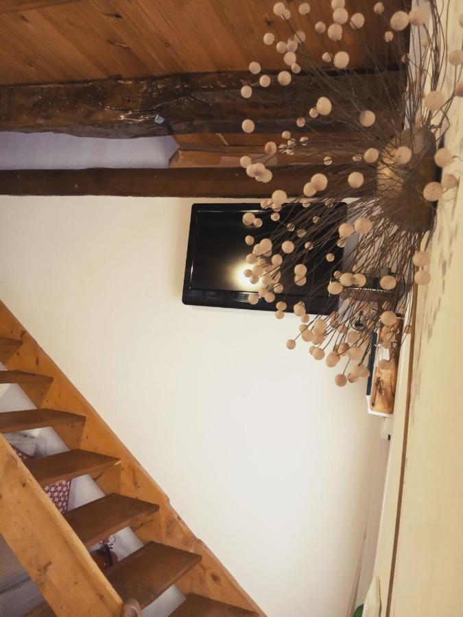 Villa Chaos Woodcraft House *